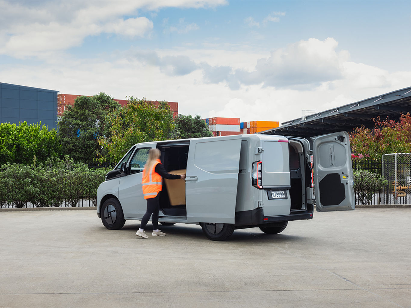 Farizon SuperVan in official New Zealand imagery